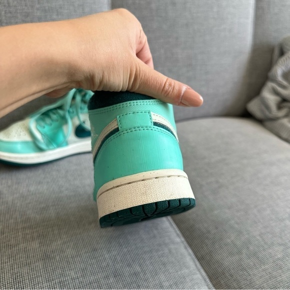 Nike Air Jordan 1 Mid Sneakers Bleached Turquoise Lace Up Style Size 5 Women’s - Picture 4 of 10